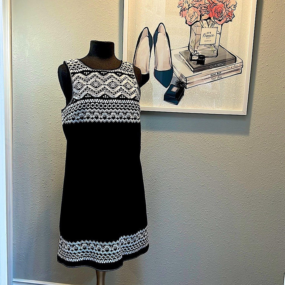 Max studio black with white lace size L